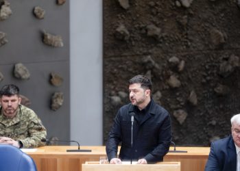 Ζελένσκι: Δεν χρειάζεται αλλαγή Συντάγματος για το ΝΑΤΟ