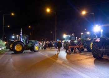 Μπλόκα: Σκληραίνουν οι αγρότες, πιέζεται η κυβέρνηση