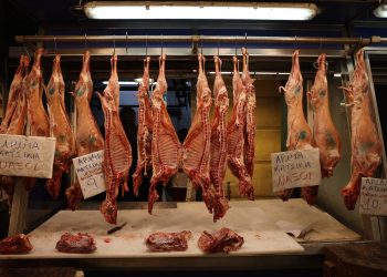 12 τόνοι χαλασμένων τροφίμων θα σερβίρονταν στο τραπέζι των γιορτών