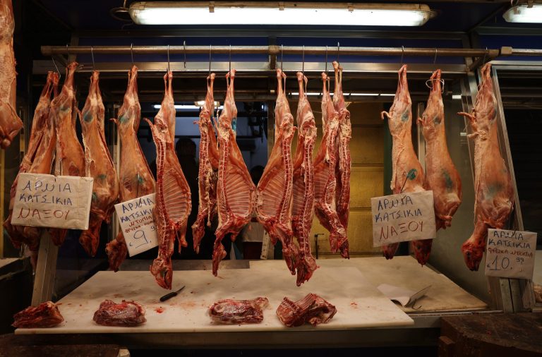 12 τόνοι χαλασμένων τροφίμων θα σερβίρονταν στο τραπέζι των γιορτών