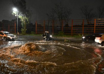 Σφοδρότερες καταιγίδες φέρνει στην Αττική η κακοκαιρία Byron τις επόμενες ώρες (live, βίντεο)