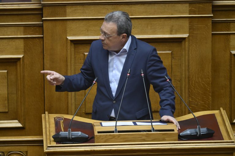 Πειραιάς: Περιοδεία Φάμελλου και επαφές με φορείς της πόλης