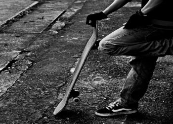 Θεσσαλονίκη: 55χρονη καταγγέλθηκε ότι βίαζε τον γιο της οικιακής βοηθού της