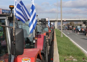 Αγρότες ξανά στα μπλόκα: «Ξανασκεφτείτε τις αποφάσεις» και σαφείς «κόκκινες γραμμές» προς την κυβέρνηση