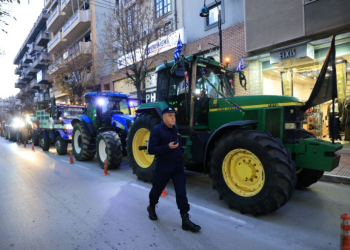 «Ζεσταίνουν» τα τρακτερ: Μπλόκα σε 112 σημεία – Το μήνυμα στο Μαξίμου (βίντεο, live χάρτης)