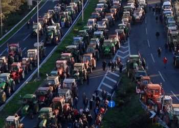 Οι αγρότες στα μπλόκα ο Μητσοτάκης στη Morgan Stanley