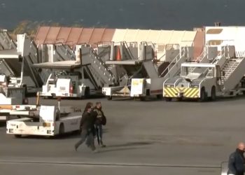 Aγρότες εισέβαλαν στο αεροδρόμιο του Ηρακλείου (βίντεο)