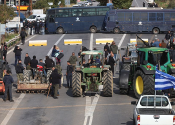 Μπλόκα Κρήτης: Πέρασαν χειροπέδες σε 2 αγρότες στο Ηράκλειο