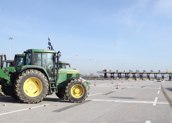 Καταγγελίες από το μπλόκο των Μαλγάρων – «Η ΕΛΑΣ κλείνει τους δρόμους, όχι οι αγρότες»