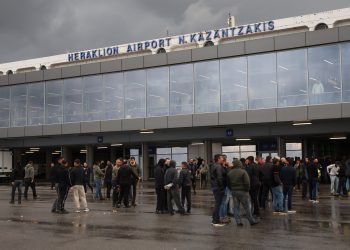 «Φλέγεται» η Κρήτη: Κλειστό και πάλι το αεροδρόμιο στο Ηράκλειο μέχρι τις 11:00 (βίντεο)