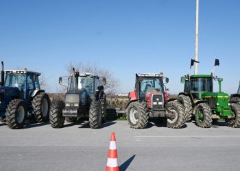Μπλόκα αγροτών: Έκλεισε η Ιόνια Οδός στα διόδια Αγγελοκάστρου – Ανοιχτή η Εθνική στα Μάλγαρα