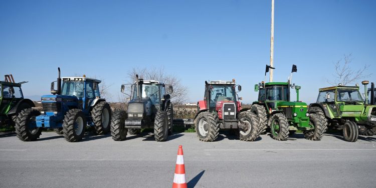 Μπλόκα αγροτών: Έκλεισε η Ιόνια Οδός στα διόδια Αγγελοκάστρου – Ανοιχτή η Εθνική στα Μάλγαρα
