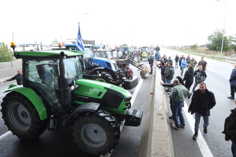 Ενισχύουν τα μπλόκα οι αγρότες: Το σημερινό πλάνο αποκλεισμών – Νέα μέσα στο Σαββατοκύριακο