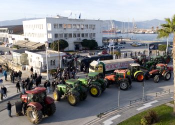 Βόλος: Άνοιξαν το λιμάνι οι αγρότες μετά το τελεσίγραφο από εισαγγελική παρέμβαση – 97 τα μπλόκα σ΄όλη τη χώρα