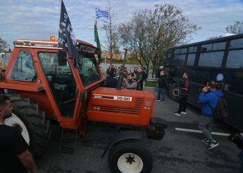 Μπλόκα αγροτών: «Δεν είμαστε εδώ για να ζητιανέψουμε λεφτά-Διαπραγματευόμαστε το μέλλον μας»