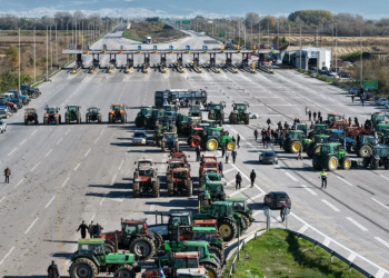 Διχασμός στη ΝΔ για τα αγροτικά μπλόκα: Καταστολή ή διάλογος;