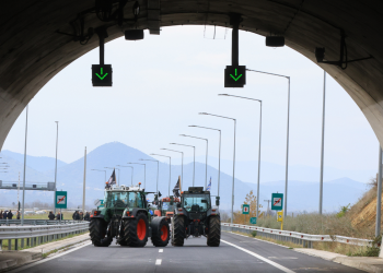 Κλειστά τα Τέμπη έως τις 17:00 από τους αγρότες – Η ΕΛΑΣ απαγόρευσε τη διέλευση ΙΧ