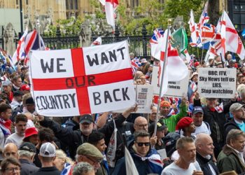 Δημοσκόπηση: Σχεδόν οι μισοί Ευρωπαίοι θεωρούν ότι οι περισσότεροι μετανάστες είναι παράνομοι