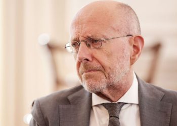 Ψυχίατροι στο στόχαστρο: ΕΙΝΑΠ και ΟΕΝΓΕ καταγγέλλουν «εμπαιγμό» στη συνάντηση με Βαρτζόπουλο