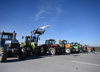 Το τριπλό χτύπημα του ΣΥΡΙΖΑ στην Κυβέρνηση για τα αγροτικά