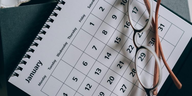 Όλες οι αργίες του 2026: Τέσσερα τα τριήμερα, μόλις ένα το τετραήμερο