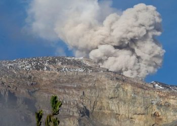 Κολομβία: Η τέφρα πνίγει χωριά μετά την έκρηξη του ηφαιστείου Πουρασέ
