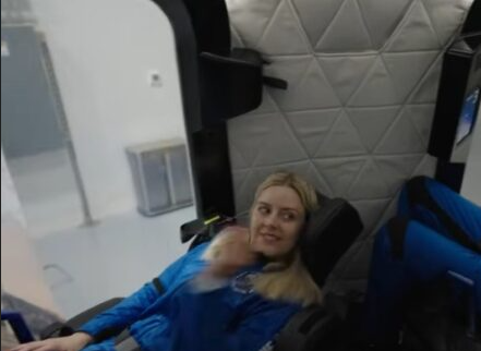 Ιστορική στιγμή: Στο Διάστημα ο 1ος άνθρωπος σε αναπηρικό αμαξίδιο (βίντεο)