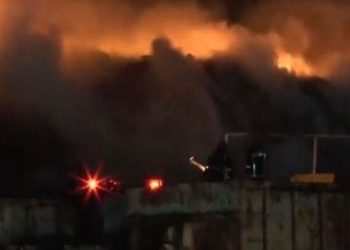 Φωτιά σε εταιρεία ανακύκλωσης στα Διαβατά – Επιχειρουν ισχυρές δυνάμεις