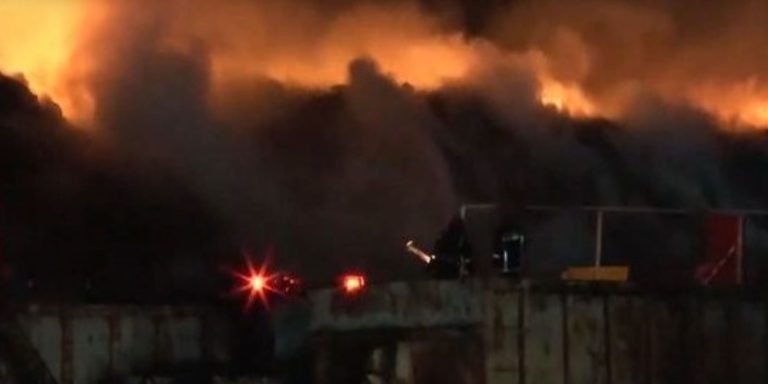 Φωτιά σε εταιρεία ανακύκλωσης στα Διαβατά – Επιχειρουν ισχυρές δυνάμεις