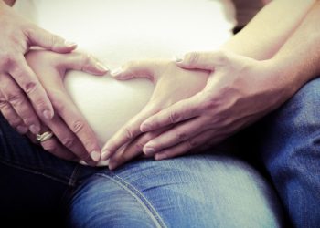 Τεχνητή μήτρα στο εργαστήριο: Πώς οι επιστήμονες παρακολουθούν τα πρώτα βήματα της εγκυμοσύνης