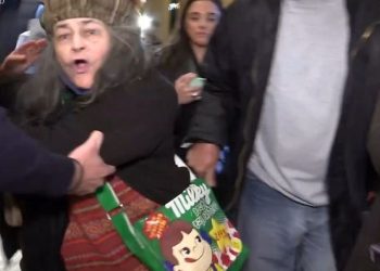 Ντου της Λουκά στο Παλλάς για τον Τσίπρα (βίντεο)