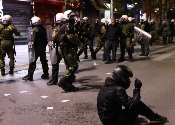 Επέτειος Γρηγορόπουλου: Επεισόδια στα Εξάρχεια – Συλλήψεις και χημικά από την ΕΛ.ΑΣ (βίντεο)