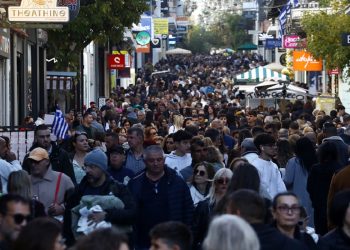 Ανοιχτά τα καταστήματα σήμερα – Σε ρυθμούς εορταστικού ωραρίου η αγορά