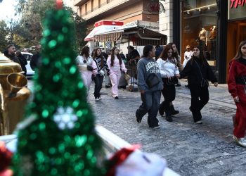 Εορταστικό ωράριο: Πώς θα λειτουργήσουν σούπερ μάρκετ και καταστήματα Παραμονή Πρωτοχρονιάς