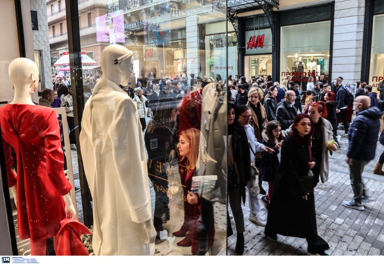 Από Πέμπτη 11 Δεκεμβρίου σε ισχύ το εορταστικό ωράριο των καταστημάτων