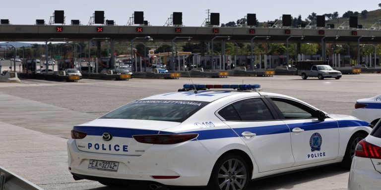 Φωτιά σε φορτηγό στα διόδια Αφιδνών – Διακοπή κυκλοφορίας στην ΕΟ Αθηνών – Λαμίας