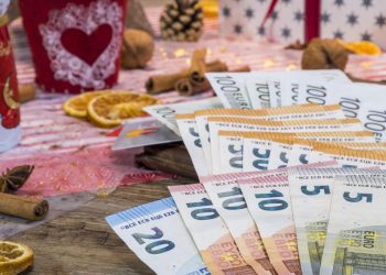 ΔΥΠΑ: Ώρα πληρωμών επιδομάτων, παροχών και δώρου Χριστουγέννων