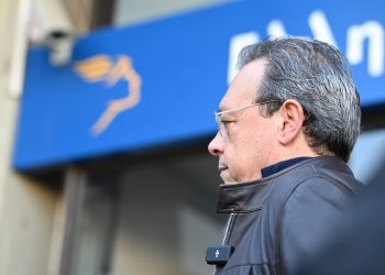 Φάμελλος: «Η κυβέρνηση λέει ψέματα, δεν είναι πρόβλημα η βιωσιμότητα των καταστημάτων των ΕΛΤΑ» (βίντεο)