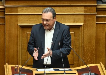 Φάμελλος: Είστε κυβέρνηση ρουσφετιών διαφθοράς, σήψης και διαπλοκής