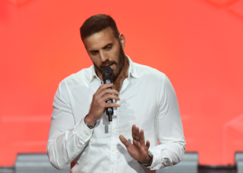 Διαγράφτηκε από την ευρωομάδα του ΣΥΡΙΖΑ ο Νίκος Παππάς