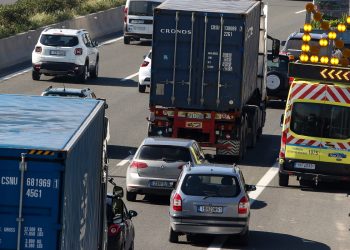 «Τραβούν χειρόφρενο» και οι οδηγοί φορτηγών δημόσιας χρήσης (βίντεο)