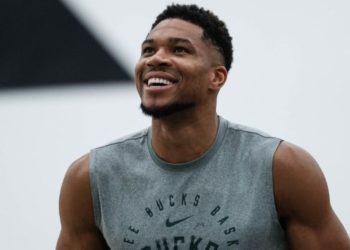 Αντετοκούνμπο: «Δεν έχω κάνει καμία συζήτηση με τους Μπακς, είμαι συγκεντρωμένος στην επιστροφή μου»