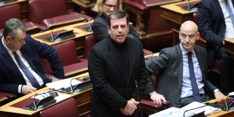 Καιρίδης κατά ΚΚΕ στη Βουλή: «Έγινε αυτό που θέλατε, φεύγουν οι Αμερικανοί» (βίντεο)