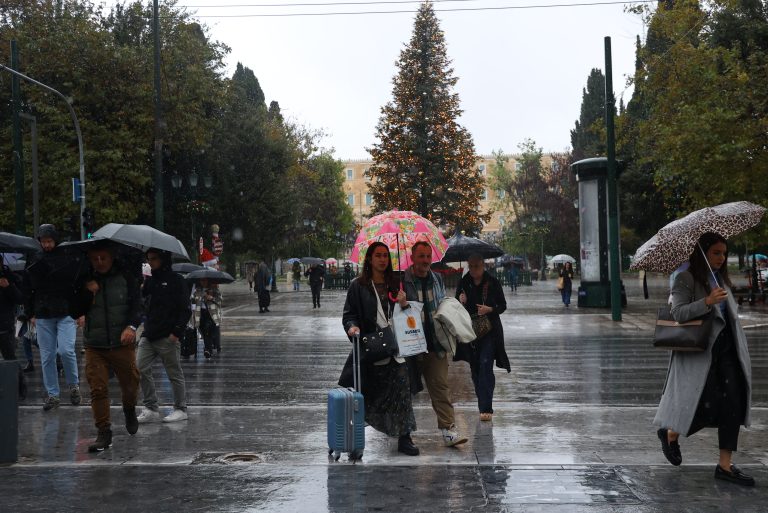 Βροχές, κρύο και χιόνια φέρνει ο Αϊ Βασίλης τα Χριστούγεννα