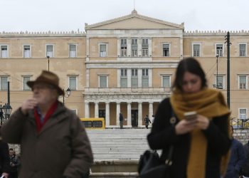 Καιρός: Ντυθείτε ζεστά – Τσουχτερό κρύο και πασπάλισμα χιονιού στην Αττική