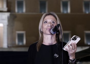 Η Καρυστιανού εμφανίζεται στη Θεσσαλονίκη και το Facebook ανάβει σαν θυμιατό