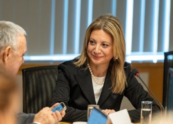 Κινήσεις συνεργάτη της Καρυστιανού μετά την προαναγγελία κόμματος – «Καλοτάξιδος ο νέος φορέας» εύχεται ο Καραχάλιος