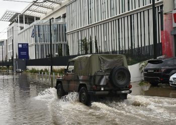Πλημμύρισε η Αθήνα παραμονή Χριστουγέννων – Σοβαρά προβλήματα σε όλη την Αττική (βίντεο)