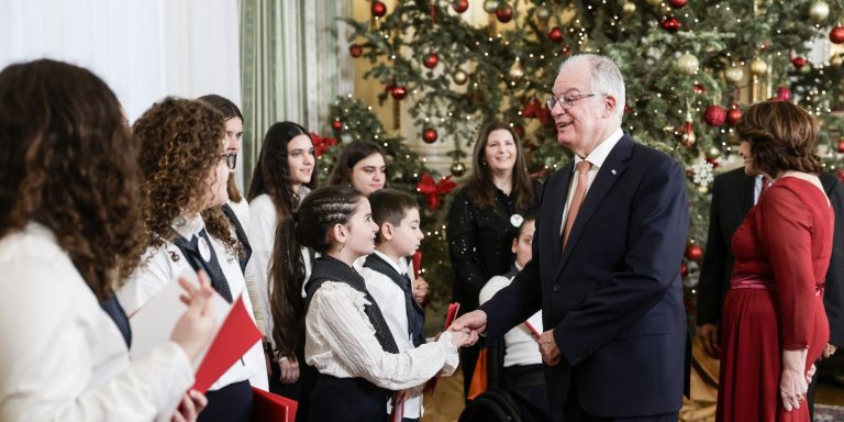 Χριστουγεννιάτικα κάλαντα στην Προεδρία της Δημοκρατίας