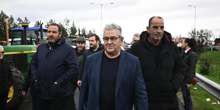 «Φταίει ο Κουτσούμπας»: «Λαγοί», καλικάντζαροι και το ενδιάμεσο σχέδιο της κυβέρνησης για τους αγρότες που πάει «κουβά»